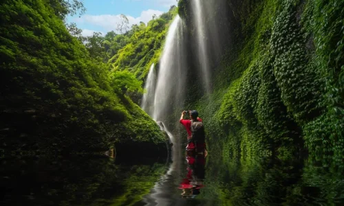 depositphotos_651520500-stock-photo-asian-traveller-man-madakaripura-waterfall